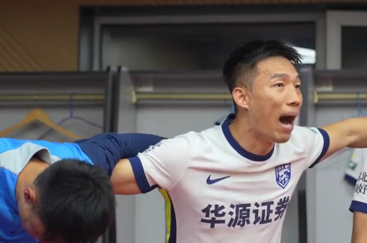 贺惯更衣室喊话：越是失败时越是展现我们强大的时候，越挫越勇