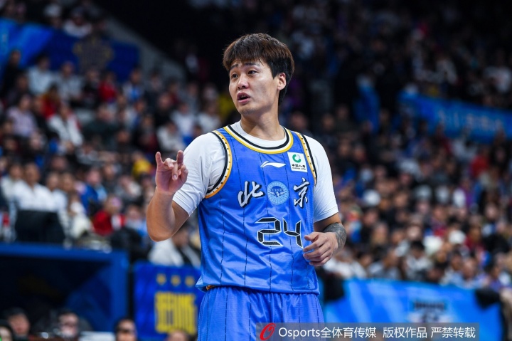 媒体人：周琦缺阵 赵睿跟其他队友比较难打出流畅的挡拆配合