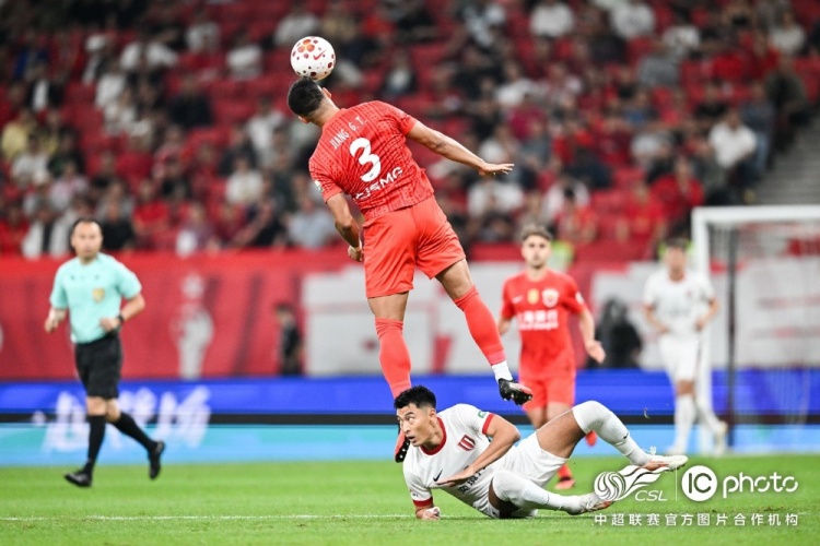 上海海港3-0成都蓉城，下轮将客场挑战天津津门虎队
